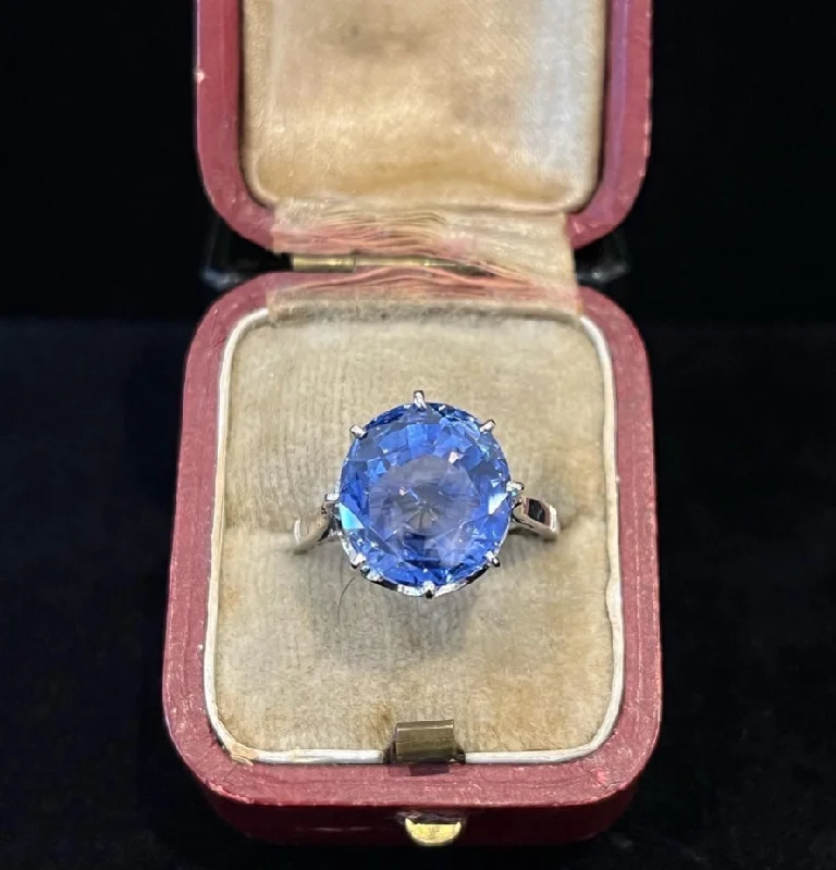 women's rings with antique gold -1930s French 8.71ct Oval Ceylon Sapphire Ring