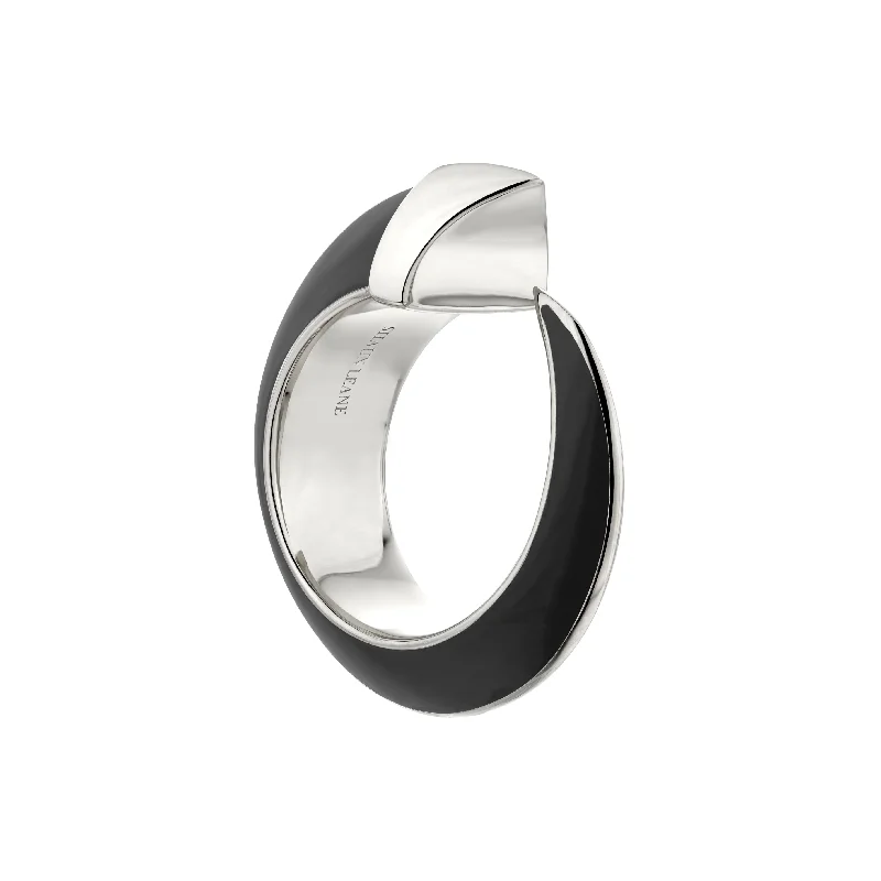 women's rings with stacked bands -Sabre Solis Ring - Silver & Jet Ceramic