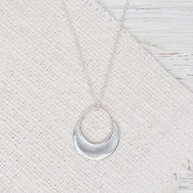 women's necklaces with layered gold chains -Petite Hammered Circle Necklace