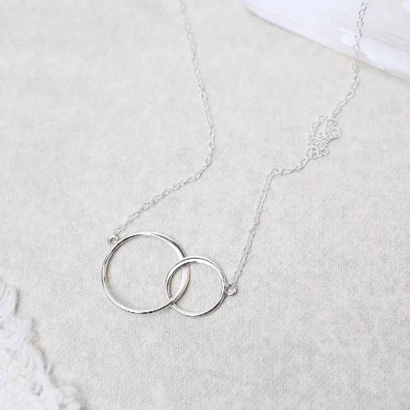 women's necklaces with opal -Linked Circles Necklace